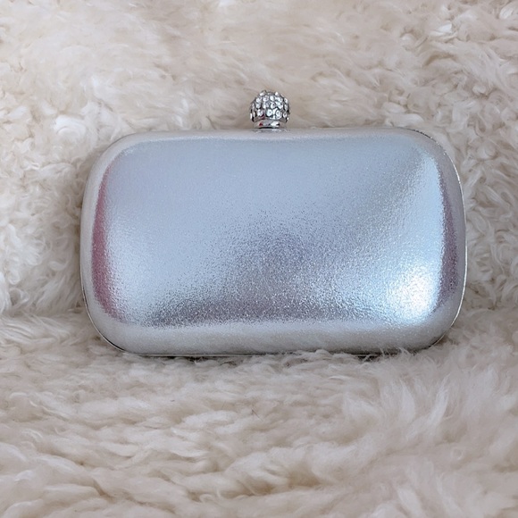 SOLD Pearl beaded clutch with crystal accent - Picture 2 of 4